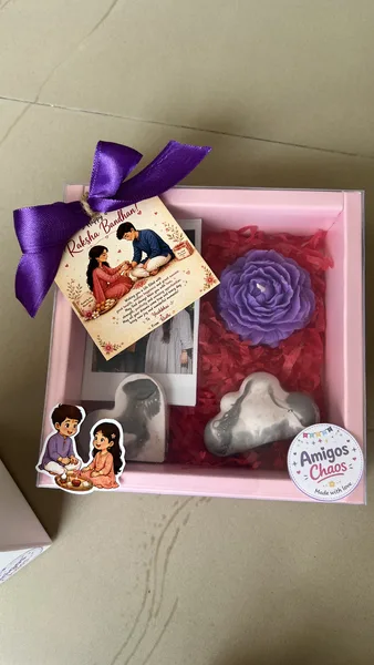 Keepsake gift box with flower candle and concrete hearts
