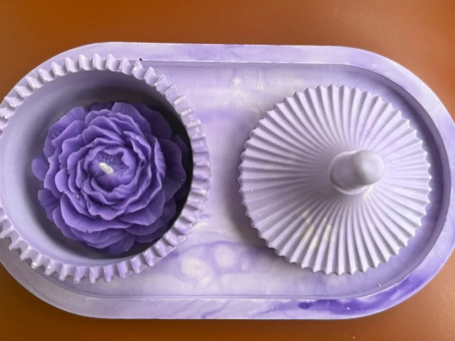 Handmade marbled concrete trinket tray by Amigos Chaos